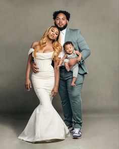 Black Family Photoshoot, Cute Family Pictures, Christmas Family Photoshoot, Mommy And Me Photo Shoot, Couple Pregnancy Photoshoot, Maternity Photoshoot Outfits, Family Photoshoot Outfits, Black Family, Mommy And Son