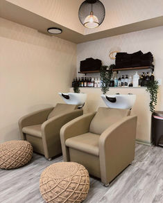 Two beige shampoo systems stand in front of product display. Small Hair Salon Ideas Layout, Small Hair Salon, Salon Aesthetic, Small Salon