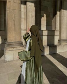 Islamic Modesty, Modest Outfits Muslim, Abaya Fashion Dubai, Muslimah Style, Estilo Hijab, Stile Hijab, Muslim Style, Friend Pictures Poses, Muslim Outfits Casual