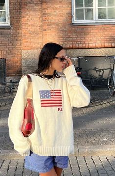 Fashion 2023 style Korean vintage women’s clothing 2023 style 90’s style Flag Sweater Outfit, Vintage Preppy Aesthetic, Sandal Tali, Flag Sweater, Indie Vibes, I Love Fashion, Look Adidas, Outfits For Fall, Estilo Indie