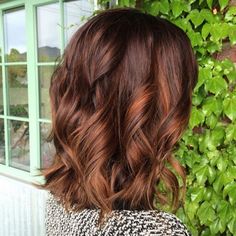 Brown Lob With Copper Highlights Auburn Balayage, Highlights For Dark Brown Hair, Brunette Ombre, Chocolate Hair, Chocolate Brown Hair, Dark Hair With Highlights, Red Highlights, Brown Balayage, Brown Blonde Hair