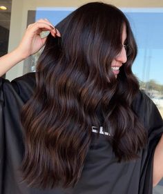 Glossy Brunette, Frizzy Wavy Hair, Frizzy Hair Tips, Frizzy Curly Hair, Hair Color Auburn, Dark Brown Hair Color, Hair Inspiration Color, Styling Products, Hair Inspo Color