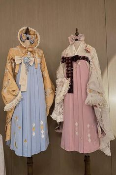 Japanese Winter Outfits Traditional, Traditional Japanese Kimonos, Japanese Taisho Fashion, Japanese Servant Outfit, Japanese Western Fashion, 1920s Japanese Fashion, Taisho Era Fashion Women, Japanese Old Fashion, Taisho Era Fashion