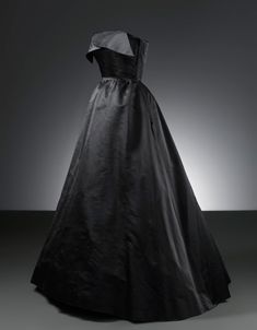 "Noche" Evening Dress, Cristóbal Balenciaga: 1951, bias-cut satin skirt, bodice lined in silk crepe. Born In The Wrong Era, 1950s Outfits, 1950s Dresses