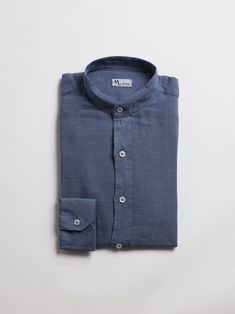 This shirt is been made in Italy from naturally lightweight linen and has a low-profile grandad collar. It's one of the most practical pieces to have in your wardrobe for warmer weather. Grandad collar Cerulean Blue Lightweight linen Made in Italy Composition: 100% LI. Code: AAMILCARE/M4419-72 Cerulean Blue, Mens Luxury Fashion, Dapper Men, Italian Luxury, Luxury Shop, Linen Shirt, Luxury Boutique, Versace, Knitwear