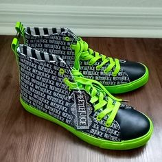 Brand New Beetlejuice High Tops. Black And Green With White Wording All Over Shoe. Original Tags Still Attached. Never Worn/No Damage/No Scuffs. Unisex Shoe. Beetlejuice-Warner Brothers. Size 10 Men's=Women's Size Would Be About 11-11 1/2. Smoke Free Home. Please Reach Out If Any Questions. Price Is Firm. #Gothic #Beetlejuice #Neon #Unisex #Movies #Streetwear #Men's #Womens #Halloween #Goth #Gothic #Sneakers Fendi Street Style, Converse Slip On, Suede Vans, Rare Vans, Leather Sneakers Men, Black Lace Up Shoes, Black Leather Sneakers, Black High Tops, Men Suede