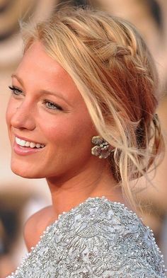 Plait Hair Up, Blake Lively Hair, Side Plait, Plaits Hairstyles, Penteado Cabelo Curto, Scene Hair, Blake Lively, Blonde Highlights, Bridesmaid Hair