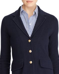 Combining the polish of a blazer with the soft feel of a sweater, this cotton single-breasted jacket is a chic piece that doesn't compromise on comfort. How To Wear Blazers, Blazer Outfits Casual, Business Casual Blazer, Ralph Lauren Blazer, Sweater Blazer, Fashion Capsule, Knit Blazer, Single Breasted Jacket, Ralph Lauren Sweater