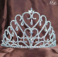 Beauty Pageant Hair, Prom Queen Crown, Princess Crown Tattoos, Quince Crowns, Baptismal Covenants, Beautiful Crowns, Hair Ornaments Wedding, Homemade Face Paints, Princess Crowns