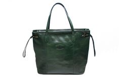 "Leather Tote Bag, Leather Zippered Handbag, Green leather bag, Bags for women, Leather purse, Shoulder bag QUALITY MATERIAL - Italian Genuine Vegetable Tanned Leather UNIQUE DESIGN - Noda Design Tote HANDMADE - Handcrafted From Finest Premium Quality Leather Reflecting Latest Design Trends of Fashion Women Handbag LIFETIME QUALITY - Uncompromising Attention to Detail and Material Selection Process Makes This Noda Bag Your Lifetime Partner Inside You will find : 1 main section 3 pockets: 2 open Green Leather Bag, Handmade Leather Tote Bag, Leather Padfolio, Handmade Leather Tote, Italian Leather Bags, Leather Portfolio, Tote Bag Leather, Women Life, Women Leather