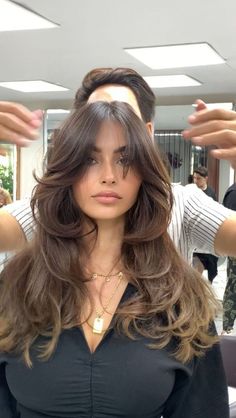 Butterfly Haircut Medium Length Hair, Medium Hair Butterfly Cut, Butterfly Haircut Medium Length, Haircut Brunette, Hair Goal, Butterfly Haircut, Haircuts For Long Hair With Layers, Honey Brown Hair, Brown Hair Inspo