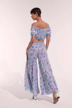 Experience the epitome of elegance with Pant Soledad. The delicate floral print, inspired by porcelain, adds a timeless charm to this comfortable wide-leg pant. Crafted from high-quality viscose and featuring an elastic waistband, it's perfect for both casual and dressier occasions. Make a statement with every step. Luxurious Resort, Rococo Sand, Poupette St Barth, Baobab Collection, Hemant And Nandita, Exclusive Clothing, St Barth, Solid & Striped, Linda Farrow