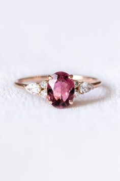 bague de mariage, bague de fiançailles, bague tourmaline rose, bague diamants, bague or rose 18 carats, tourmaline, bague pierre précieuse rose, bague or rose 18 carats, bague deloison, bague pierre de couleur, made in france Coeur Aesthetic, Graduation Ring, Brown Diamond Ring, Graduation Rings, Future Engagement Rings, Ring Inspiration, Brown Diamond, Dream Ring, Vintage Ring