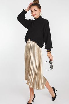 Gold Long Skirt Outfit, Holiday Skirt Outfits Winter, Dressy Casual Holiday Party Outfit, Gold Metallic Skirt Outfit, Long Gold Skirt Outfit, Gold Midi Skirt Outfits, Gold Maxi Skirt Outfit, Outdoor Party Outfit Fall, Christmas Holiday Outfits Women