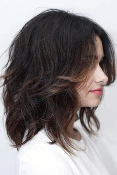 Middle Parted Choppy Lob Effortless Waves #choppybob #bobhairstyles #bobhaircuts #hairstyles #haircuts ❤️ A choppy bob haircut is the needed answer to all thick and thin questions! The advantages of this bob are countless, so if you’re looking for styling changes, you’ve come to the right place. Anything from short layered cuts and medium inverted ideas to long shaggy options with bangs is here! #lovehairstyles #hair #hairstyles #haircuts #easyhairstyle #hairstyleideas #cutehairstyle Choppy Lob, Medium Shaggy Hairstyles, Effortless Waves, Choppy Bob Haircuts, Wavy Bob Hairstyles, Choppy Bob, Choppy Bob Hairstyles, Bangs With Medium Hair, Long Bob Haircuts