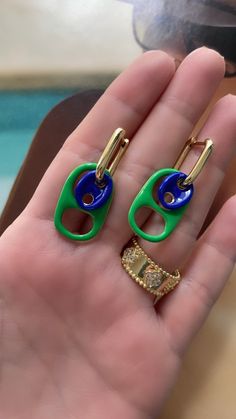 Combined Green/Blue soda caps earrings Soda Tab, Bottle Cap Earrings, Soda Tabs, Diamond Earring, Bottle Cap, Sapphire Ring, Tapas, Diamond Earrings, Blue Green