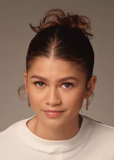 Tom Zendaya, Zendaya Makeup, Zendaya Hair, Not Worth It, Zendaya Style, Zendaya Coleman, Penteado Cabelo Curto, Curly Hairstyles, Worth It