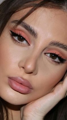 Fun Party Makeup, Trendy Makeup Looks 2023, Makeup Looks For A Party, Fun Eye Makeup Ideas, Coral Eyeshadow Looks, Workplace Makeup, 2022 Makeup Looks, Full Face Makeup Looks, Fun Eye Makeup