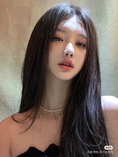 Dark Kpop Makeup, Dark Chinese Makeup, Bold Douyin Makeup, Douyin Prom Dress, Douyin Girlies, Idol Makeup Korean, Kpop Idol Makeup Look, Dark Korean Makeup, Douyin Hairstyle Tutorial