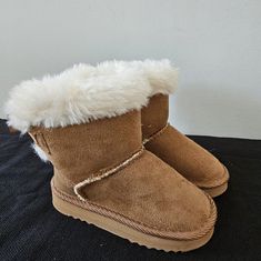 Nwot Adorable Girls Warm Fuzzy Boots Casual Booties With Plush Lining And Round Toe, Casual Round Toe Booties With Plush Lining, Winter Booties With Plush Lining And Round Toe, Casual Warm Booties With Round Toe, Casual Fluffy Boots With Round Toe, Casual Booties With Faux Fur Lining And Round Toe, Brown Winter Boots With Soft Sole, Winter Boots With Soft Sole And Round Toe, Soft Sole Round Toe Winter Boots