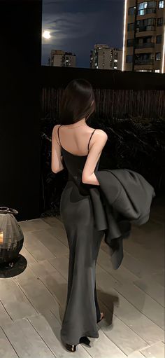 Pony Pictures, Dark Feminine Aesthetic, Dress Aesthetic, Uzzlang Girl, Fashionista Clothes, Couple Wallpaper, Rich Life, Fantasy Dress, Feminine Aesthetic