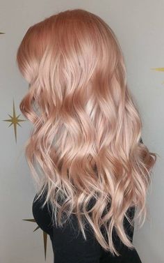 2019 summer hair color trend - pastel hair color - Icy Rose tint on Gold ombre - pink - Icy rose gold - wavy hair Dreamy Hair, Kort Bob, Strawberry Blonde Hair Color, Peach Hair, Gold Blonde, Strawberry Blonde Hair, Brown Blonde Hair, Pastel Hair, Summer Hair Color