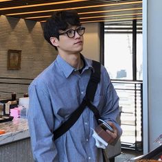 Nerd Men Aesthetic, Nerdy Guy With Glasses, Nerdy Glasses Aesthetic, Nerdy Cute Guys, Nerdy Men Aesthetic, Nerdy Guys Aesthetic, Nerdy Asian Guy, Nerd Aesthetic Men, Cute Nerdy Guys With Glasses