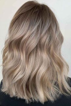 Moody Blonde Hair, Blondish Brown Hair Dark Blonde, Beige Ash Balayage, Oatmilk Blonde Hair, Soft Sandy Blonde Hair, Ashy Toner For Blonde Hair, Brown Hair With Ash Blonde Balayage, Blonde For Greying Hair, Cool Tone Balayage Blonde