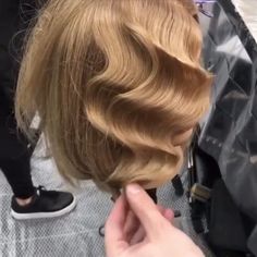 Roaring 20s Womens Hair, 1920s Hair Women, Long 20s Hairstyles, 1920s Hair Down, Great Gatsby Hair Tutorial, Hair 1920s Hairstyles, How To 1920s Hairstyles, 1920 Short Hairstyles, 1920s Fashion Hairstyles