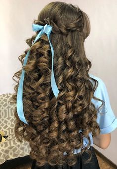 Quince Hairstyles With Crown, Quince Hairstyles, Hair Stylies, Long Curly Hair, Long Curly, Aesthetic Hair, Hair Designs, Prom Hair, Pretty Hairstyles