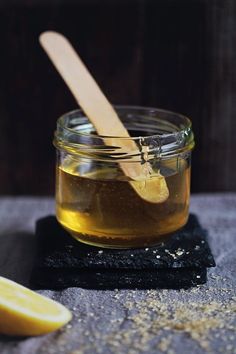 5 Natural AHA Face Masks (Glycolicc Acid Mask: 2tb raw sugar, 2tb honey, juice of half a lemon) Exfoliating Face Mask, Mask Recipes, Tumeric Face Mask, Hello Glow, Exfoliating Face, Homemade Mask, Face Scrub Homemade, Brown Spots On Face, Face Mask Recipe