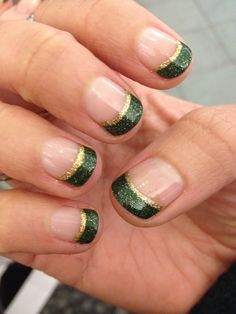 Packer Nails, Gold Christmas Nails, Holiday Nails Glitter, March Nails, Holiday Nails Winter, Holiday Nails Christmas, Red Christmas Nails, Gold Glitter Nails, Christmas Gel Nails