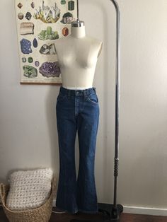 Vintage 70s Levis orange tab jeans. There's some wear as shown (back waistband and a small spot on leg) otherwise in good condition. Shown here on a women's size 4 mannequin. Measurements laying flat, not doubled: 14.5 inch waist 17.5 inch hip 31 inch inseam 42.5 inches in length 11.5 inch rise 10 inch leg openings All sales final. Thanks for looking :) Retro Fitted Dark Wash Flare Jeans, Retro Fitted Flare Jeans With Five Pockets, Retro Fitted Flares In Medium Wash, Retro Fitted Dark Wash Flares, Retro Fitted Straight Leg Flares, Retro High Rise Dark Wash Flares, Retro Fitted Mid-rise Flares, Retro Mid-rise Fitted Flares, 70s Inspired Fitted Straight Leg Jeans