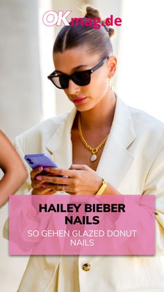 Hailey Biebers Nails sind perfekt. Wir haben uns ihre besten viralen Maniküren angesehen und verraten dir, wie du deine Nägel genauso hinbekommst. Hails Bieber Nails, Hailey Bieber Nails How To, Glazed Nails Hailey Beiber, Hailey Bieber Nails Tutorial, Hailey Bieber Nails Video