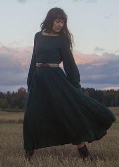 "This Vintage inspired Medieval and gothic dress Crafted with soft cotton linen in green hues, featuring pleated detail on the waist, this Long sleeve maxi dress will give you a perfect silhouette. This is a sophisticated, simple, timeless but also somehow contemporary. Wear this green dress for your leisurely life. DETAIL * Medium weight cotton linen blend fabric (50% Linen, 50% Cotton) * No lining, Don't see through * Two side seam pockets * Pleat detailed shoulder * Long Lantern sleeve * Righ Long Dress Modest, Green Dress Long, Dark Green Dress, Dress Modest, Boat Neck Dress, Modest Dress, Dress Autumn, Cotton Linen Dresses, Medieval Dress