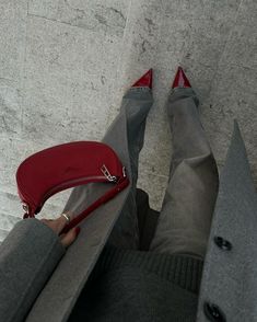 Mode Editorials, Paris Mode, Heels Outfits, Fall Fits, Red Heels, Trend Fashion, Red Shoes