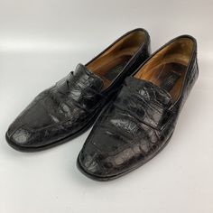 The bottom of the shoes are really worn and will need repair. Please look at all pictures for details and condition Classic Black Crocodile Pattern Loafers, Loafers Men, All Pictures, Men Dress, Dress Shoes Men, Oxford Shoes, Dress Shoes, Oxford, Look At