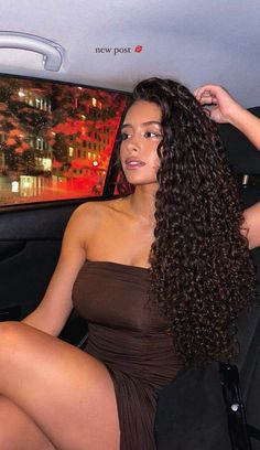 Curly Hair For School, Hair For School, Natural Curly Hair, Natural Curls Hairstyles, Hairdos For Curly Hair, Selfie Ideas Instagram, College University, Dream Hair, Long Curly Hair