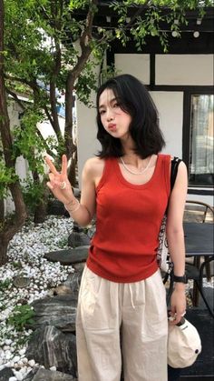 Red Tops Aesthetic, Japanese Girl Outfits, Happy Memories, Basic Outfits, Looks Style, Casual Style Outfits, Lookbook Outfits