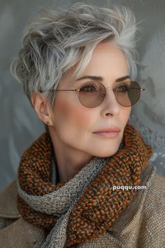 Discover trendy pixie haircuts for gray hair that enhance your natural beauty and confidence. Embrace your silver locks with these chic styles. Short White Hair, Types Of Hair, Pixie Haircut For Thick Hair, Bob Haircut For Fine Hair, Hair Inspiration Short