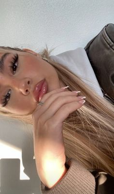 Clean Makeup With Lashes, Blonde With Eyeliner, Blonde Latina Makeup, White Girl Baddie Makeup, Natural Baddie Makeup Looks, Bad B Makeup, Blonde Baddie Makeup, Makeup Aesthetic Pictures, White Baddie Aesthetic