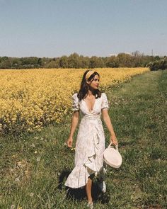 Picknick Outfits, Doc Martens Outfit, Cottagecore Outfits, Cottagecore Fashion, Wrap Midi Dress, Cottagecore Aesthetic, Mode Vintage, Mode Inspiration