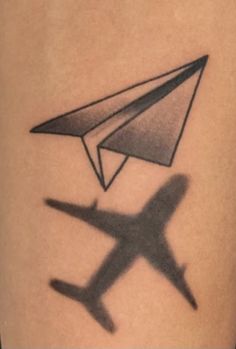 Paper Planes Drawing, Small Shading Drawings, Sketchbook Inspo Pencil, Paper Plane Sketch, Two Paper Airplanes Flying Tattoo, Cute Airplane Drawing, How To Draw A Plane, Airplane Painting Easy, Easy Sketches Ideas Aesthetic