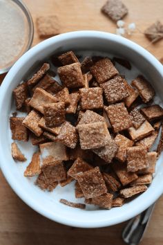 a bowl filled with sugar cubes next to a spoon