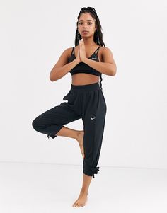 Trousers by Nike Aaand into downward dog Stretch waistband Nike Swoosh logo Tie cuffs Relaxed fit For a slouchy silhouette Comfortable Yoga Pants, Yoga Ashtanga, Loose Fit Trousers, Womens Activewear Tops, Loose Fit Pants, Womens Active Wear Outfits, Leggings Activewear, Nike Yoga, Nike Tracksuit