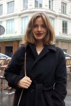 French Coat, Vintage Faux Fur Coat, Long Black Coat, Look Retro, Shot Hair Styles, French Girl, Kate Moss, Hair Day