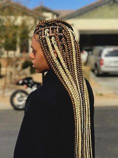 Medium Box Braids - Blonde/Brown Box Braids - Protective Style #longBoxBraids #LongBoxBraids #Braidedhairstyles #LongBoxBraids #boxbraids Braids Medium, Braids Blonde, Braids Short, Trendy We Fryzurach, Colored Box Braids, Medium Box Braids