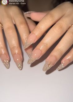 Nails, nail, nail inspo, nail inspiration, cute nails, aesthetic nails, clean nails, graphic nails, white nails, clear nails, sns nails, acrylic nails, gel nails, shellac nails, glitter nail, white design, nail design, graphic nails, goth nails, aura nails, chrome nail, chrome, Pearl, Pearl nail, crystal nail, crystal, gems, gem nails, magical nails Gold Glitter French Tip, French Tip Butterfly, Gold Sparkle Nails, Summer Nail Art Designs, Glitter French Nails, Euphoria Nails, Glitter Tip Nails, Gold Acrylic Nails, Golden Nails