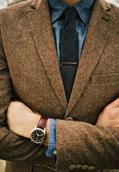 I like the rough texture of the jacket with the chambray and wool tie Gentleman Mode, Don Pedro, A Man In A Suit, Man In A Suit, Herren Style, Wedding Suit, Sharp Dressed Man, Well Dressed Men, Gentleman Style