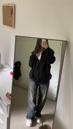 Baggy Jean Outfits Girl, Outfit Ideas With Black Hoodie, White Nikes Outfit, Really Baggy Jeans Outfit, Hoodie With Baggy Jeans, Baggy Clothes Girl, Ash Style Outfit, Baggy Jeans Outfit Girl